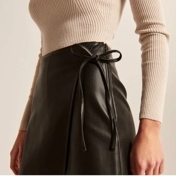 Abercrombie & Fitch Black Faux Leather Mini Skort Skirt Size XXS